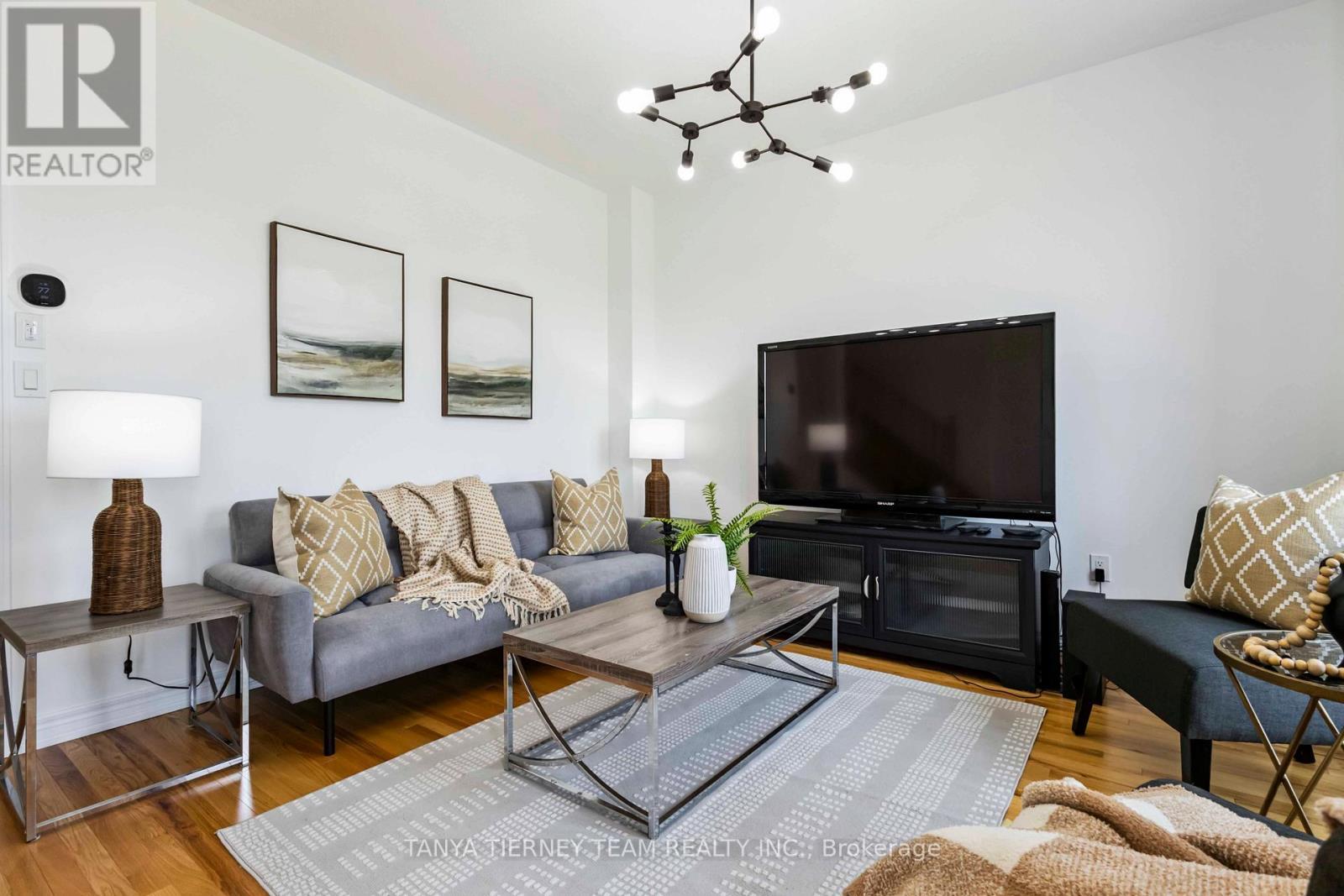 36 Dockside Way, Whitby, ON - Indoor Photo Showing Living Room