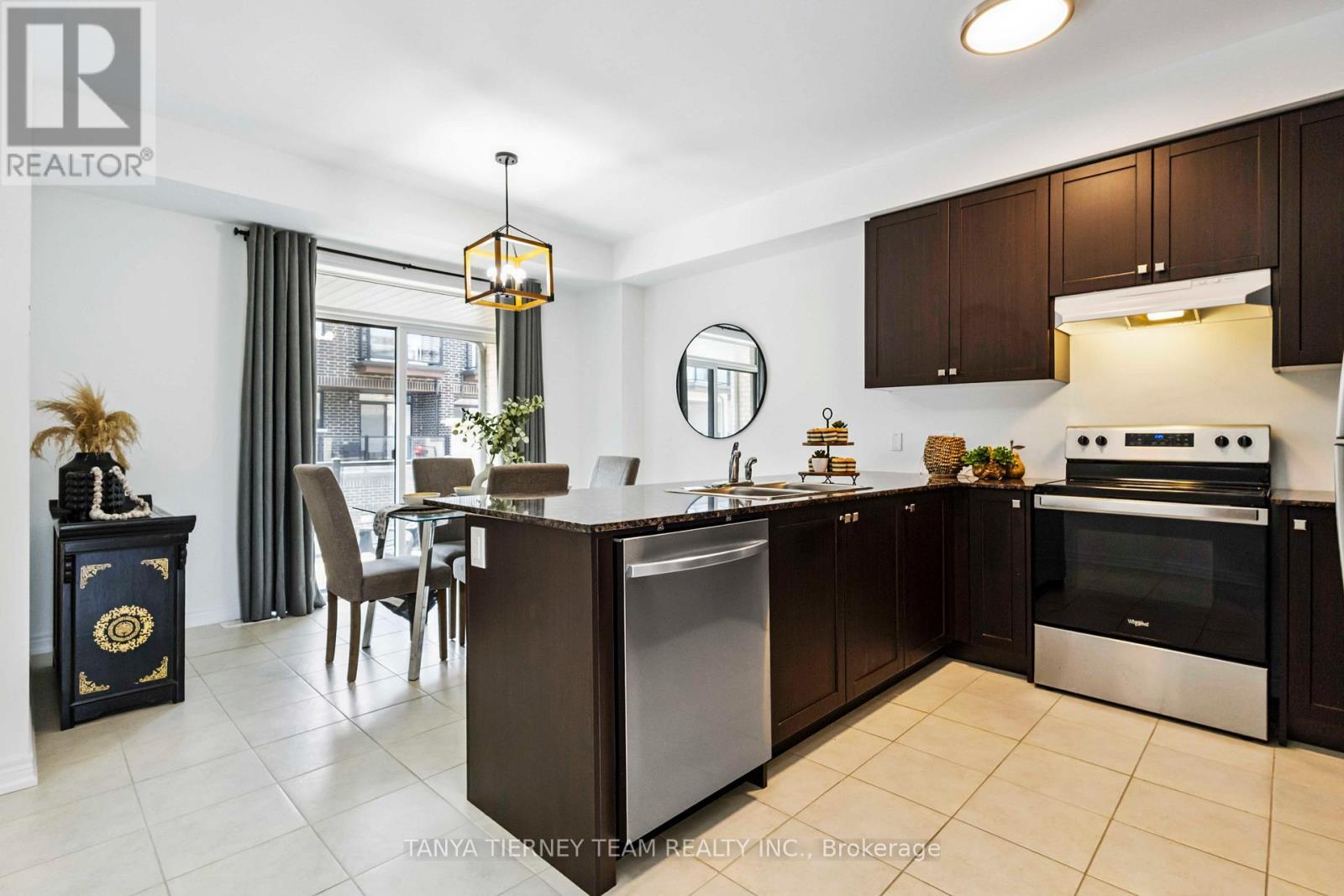 36 Dockside Way, Whitby, ON - Indoor Photo Showing Kitchen