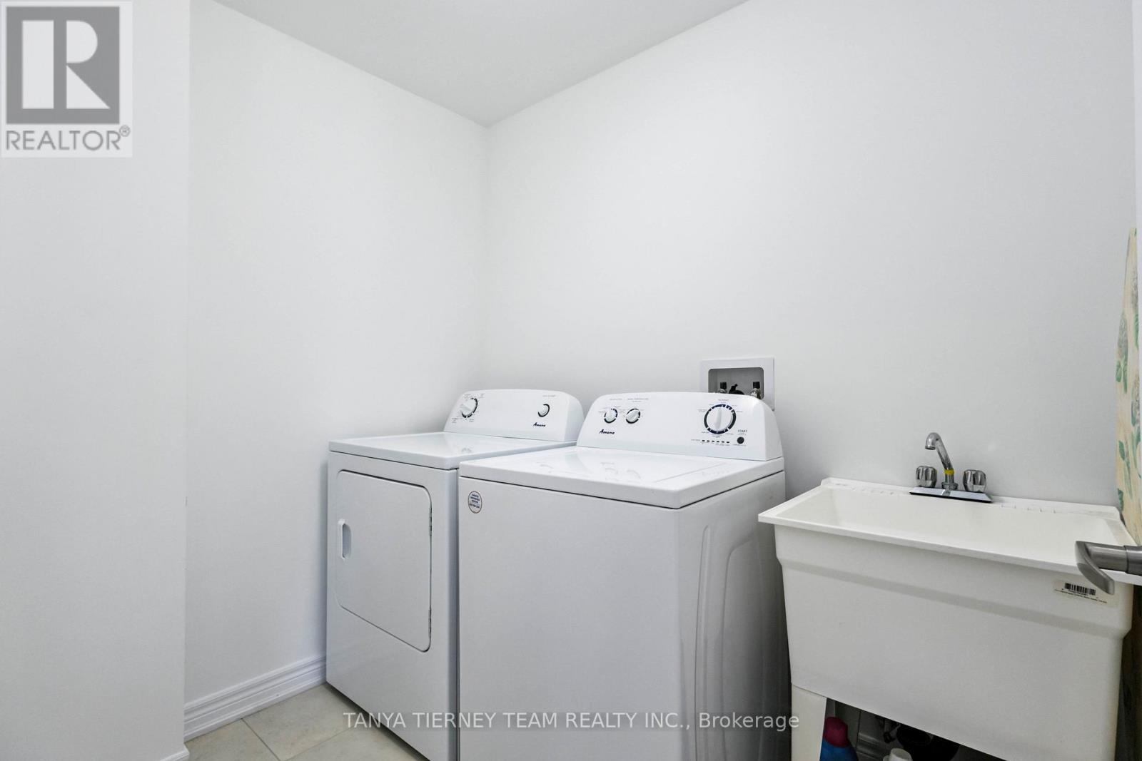 36 Dockside Way, Whitby, ON - Indoor Photo Showing Laundry Room