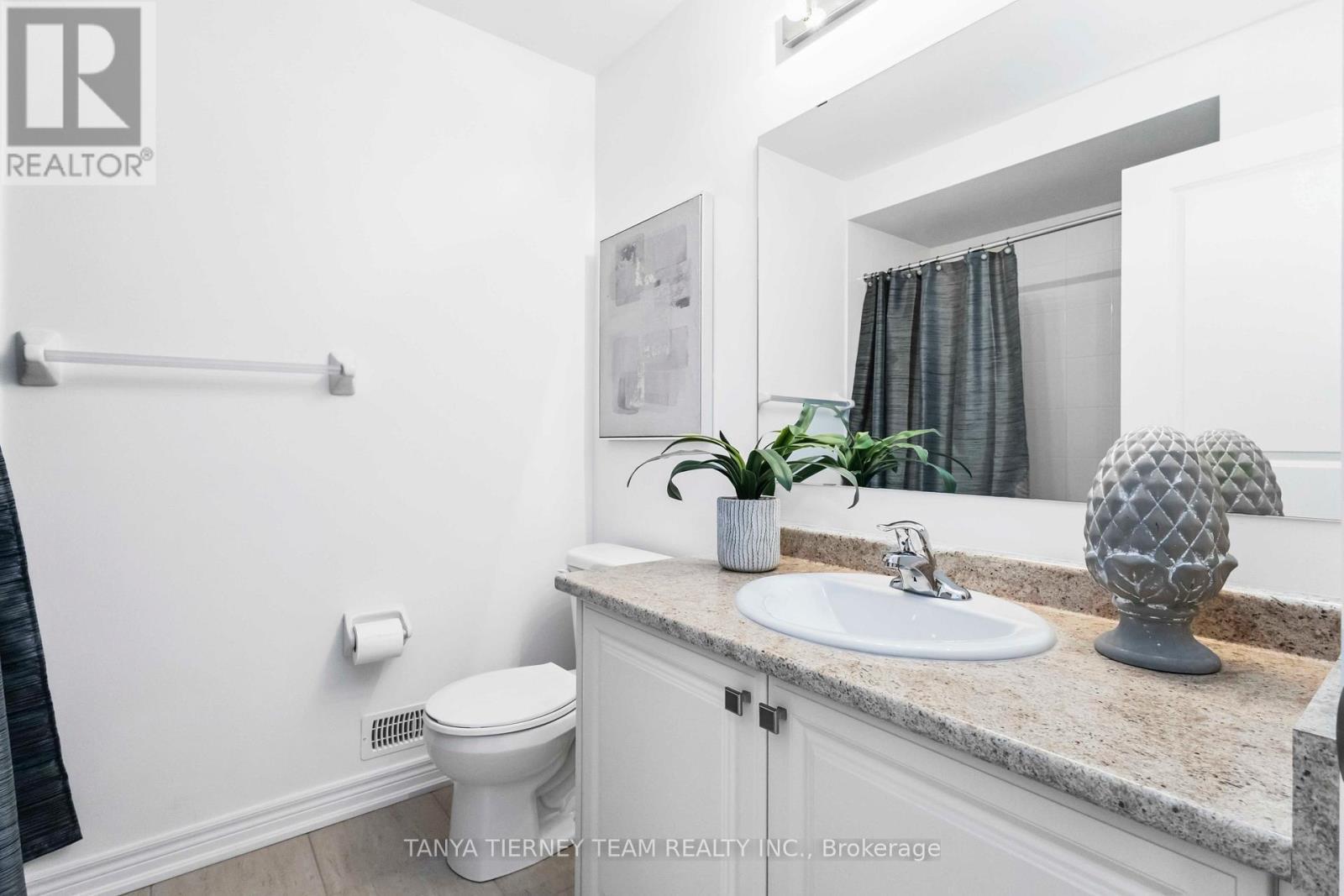 36 Dockside Way, Whitby, ON - Indoor Photo Showing Bathroom