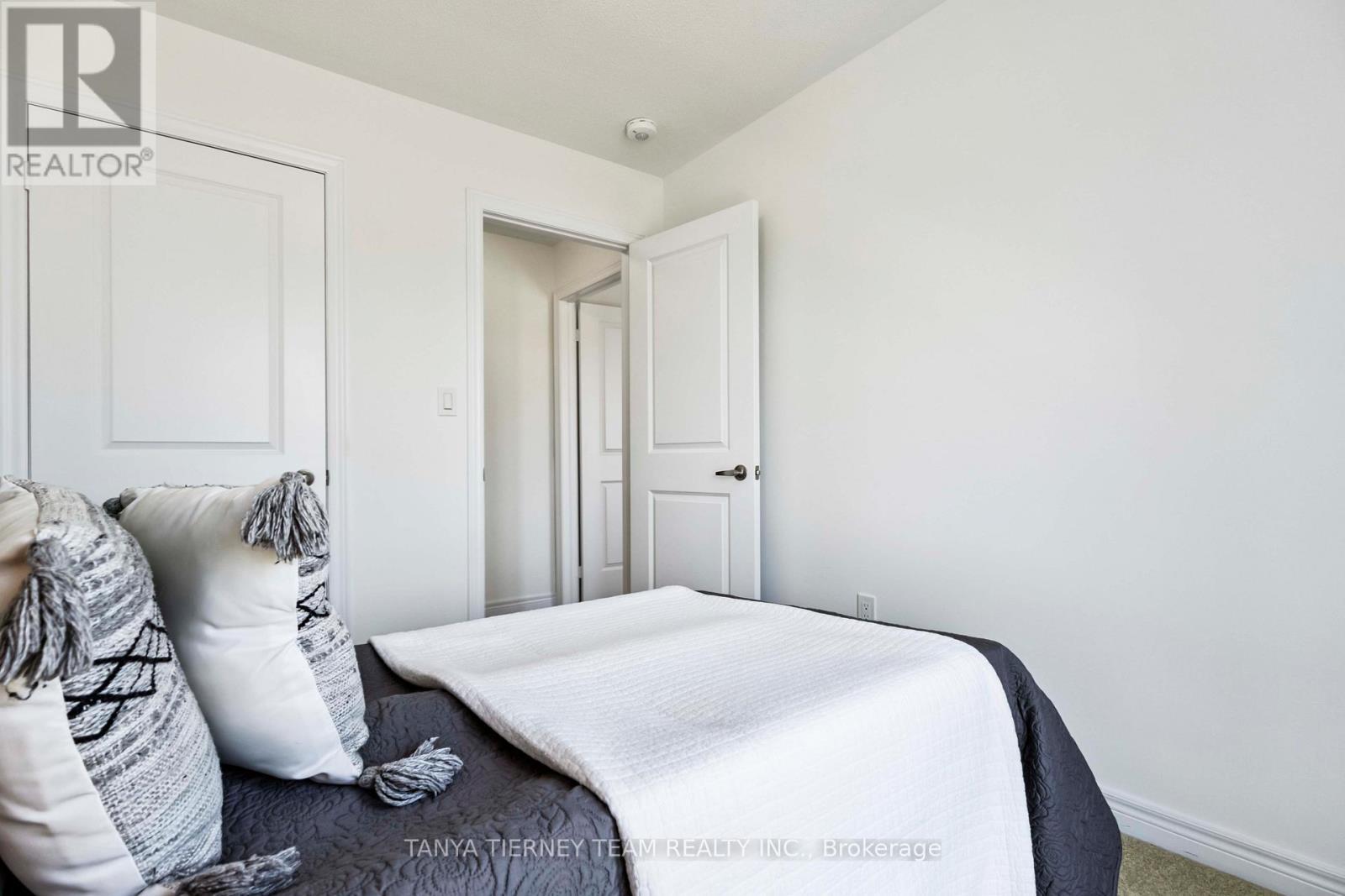 36 Dockside Way, Whitby, ON - Indoor Photo Showing Bedroom