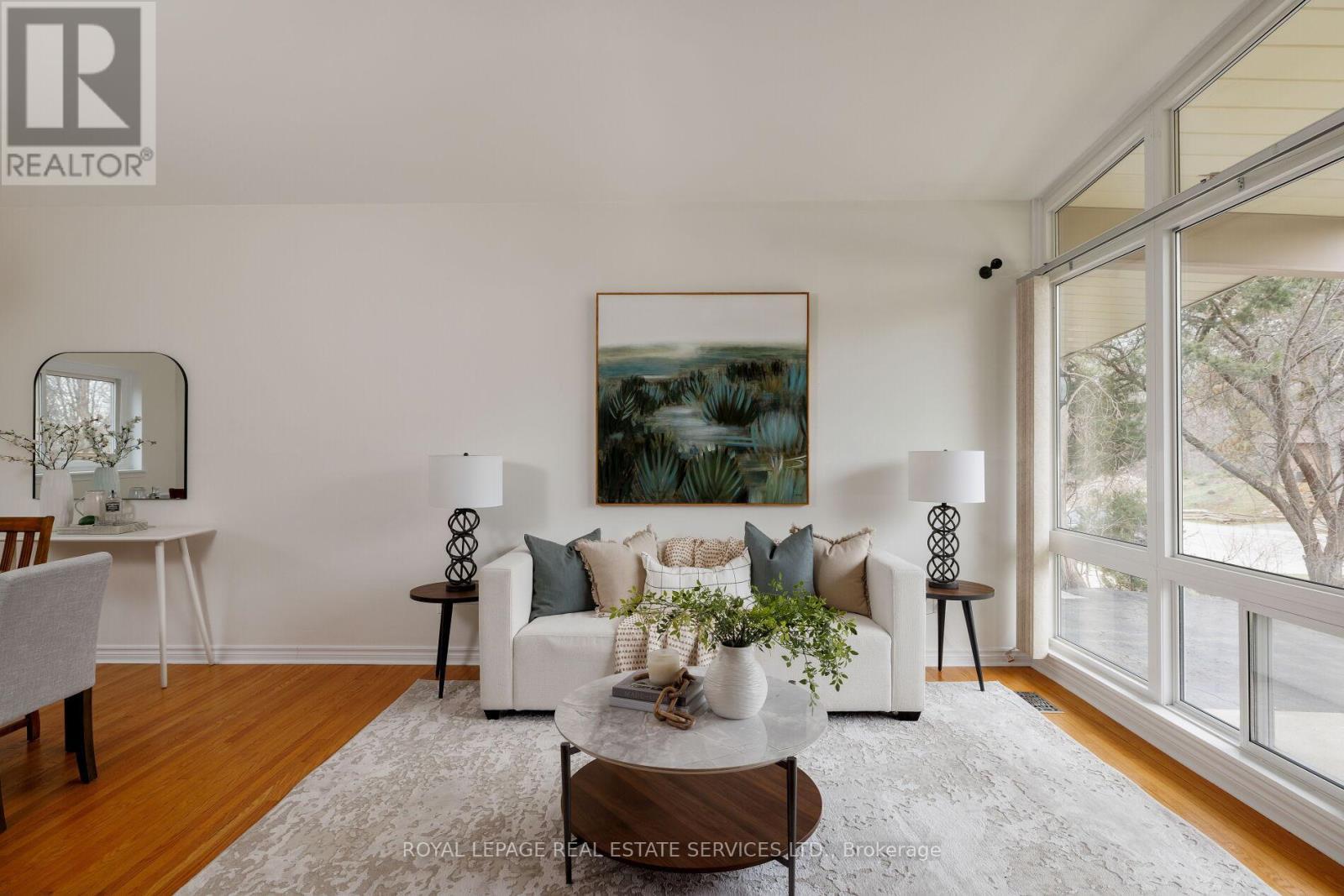 1106 Falgarwood Drive, Oakville, ON - Indoor Photo Showing Living Room