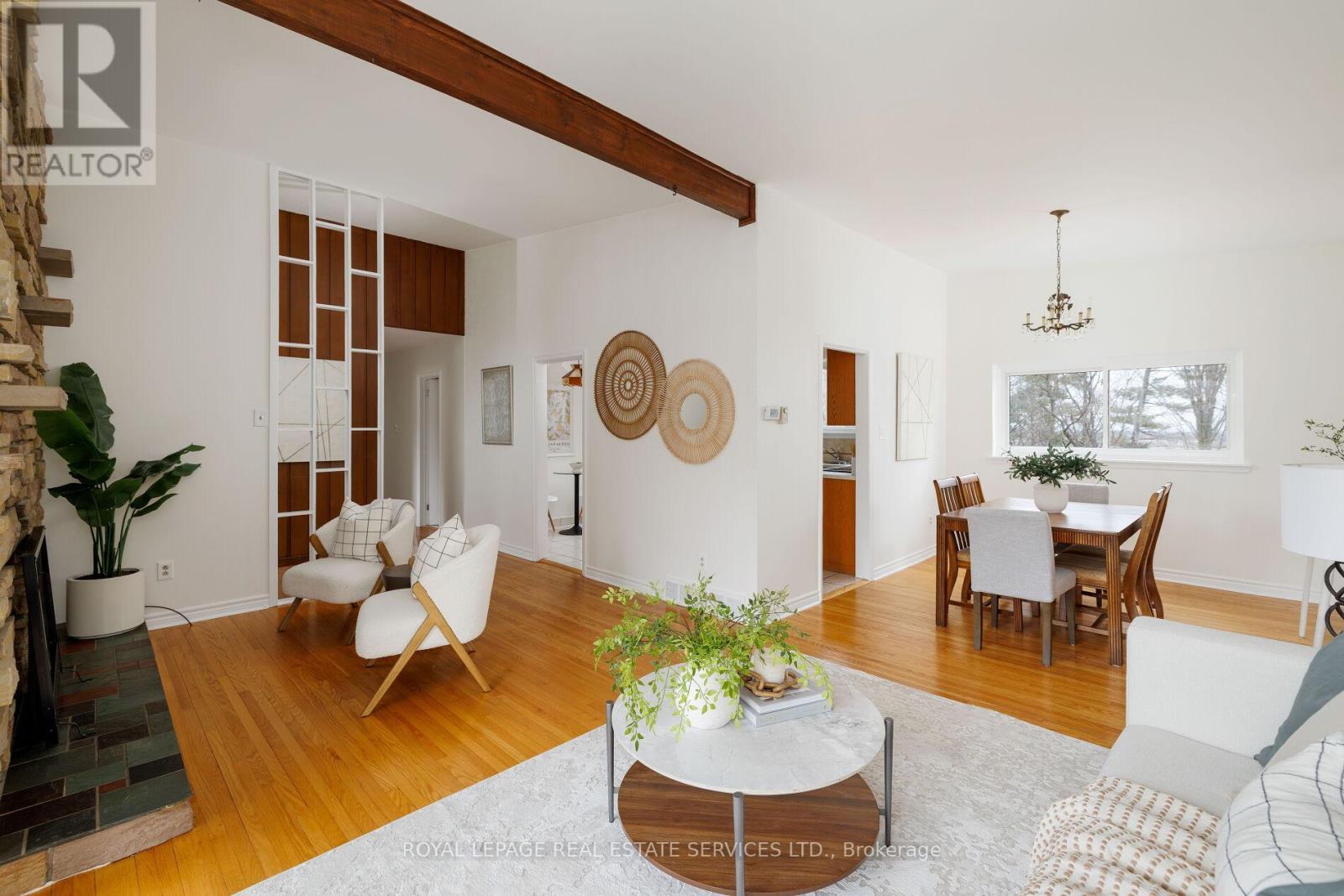 1106 Falgarwood Drive, Oakville, ON - Indoor Photo Showing Living Room