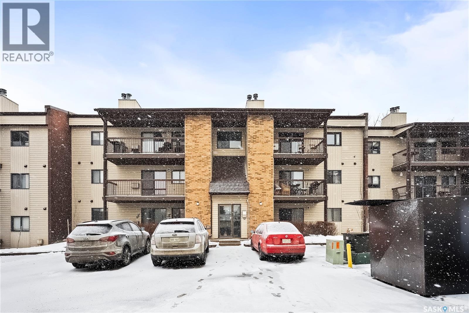 201 215 Kingsmere Boulevard, Saskatoon, SK - Outdoor With Facade