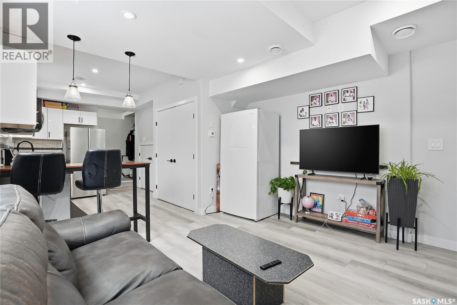 271 Dziadyk Manor, Saskatoon, SK - Indoor