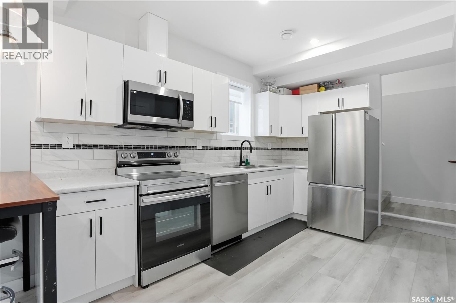 271 Dziadyk Manor, Saskatoon, SK - Indoor Photo Showing Kitchen With Upgraded Kitchen