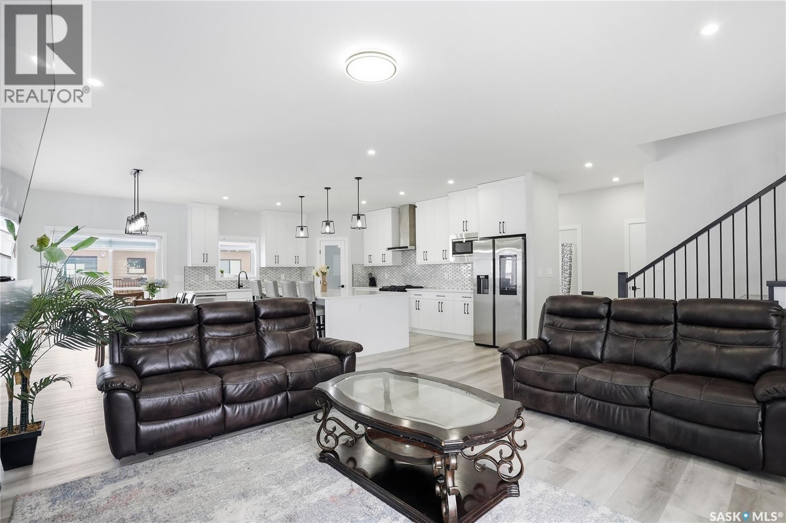 271 Dziadyk Manor, Saskatoon, SK - Indoor Photo Showing Living Room
