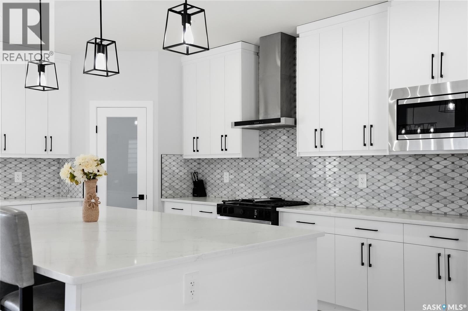 271 Dziadyk Manor, Saskatoon, SK - Indoor Photo Showing Kitchen With Upgraded Kitchen