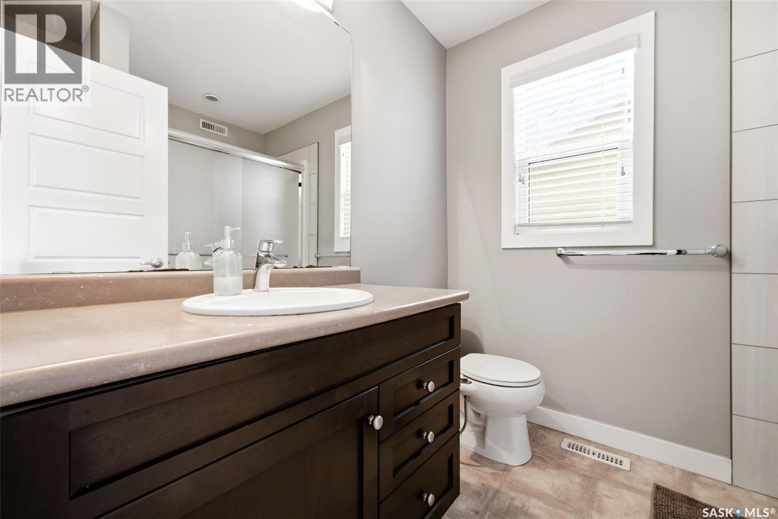 4609 Green Rock Road E, Regina, SK - Indoor Photo Showing Bathroom