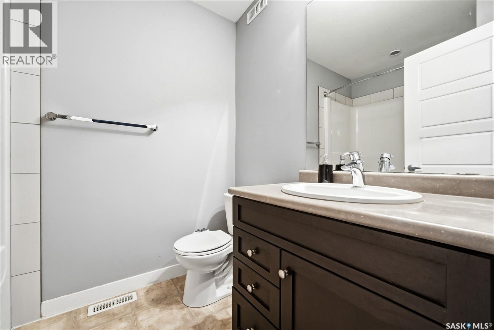 4609 Green Rock Road E, Regina, SK - Indoor Photo Showing Bathroom