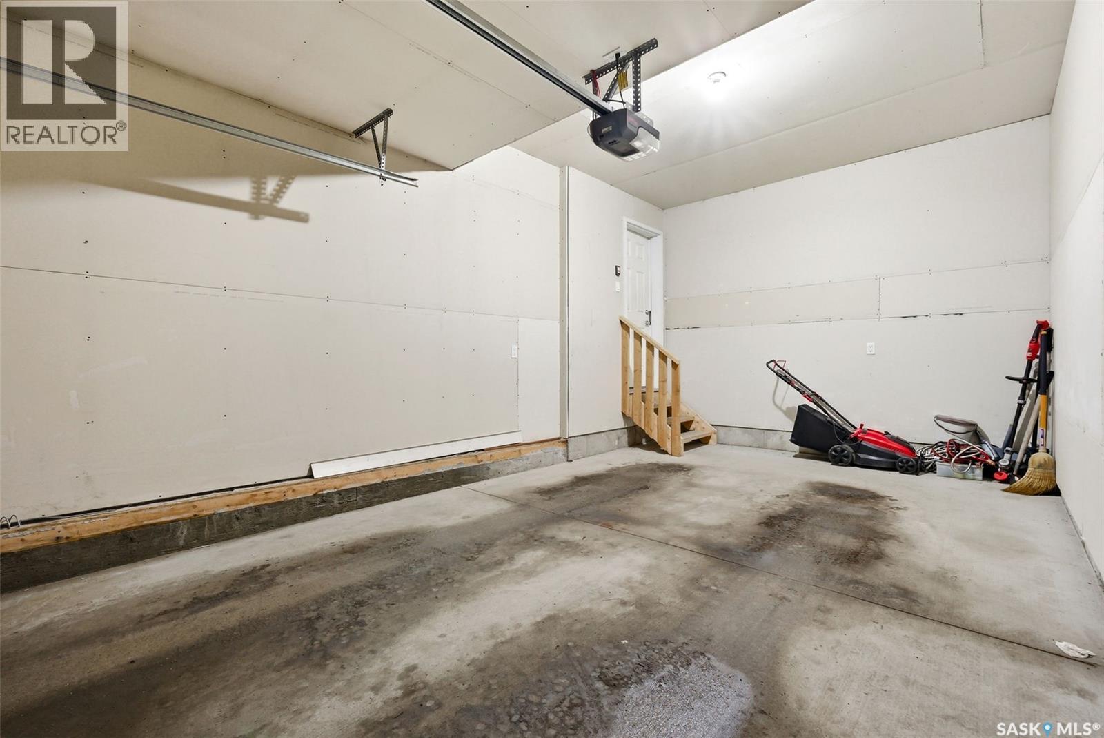 4609 Green Rock Road E, Regina, SK - Indoor Photo Showing Garage