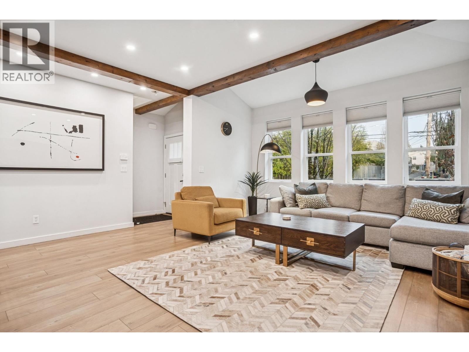 933 Mclean Drive, Vancouver, BC