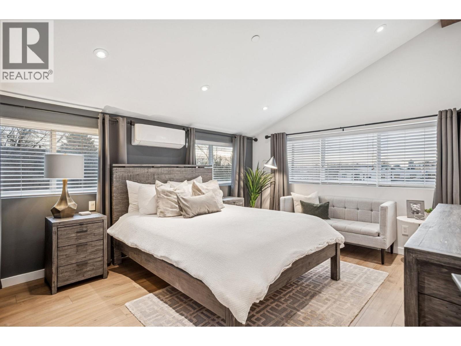 933 Mclean Drive, Vancouver, BC