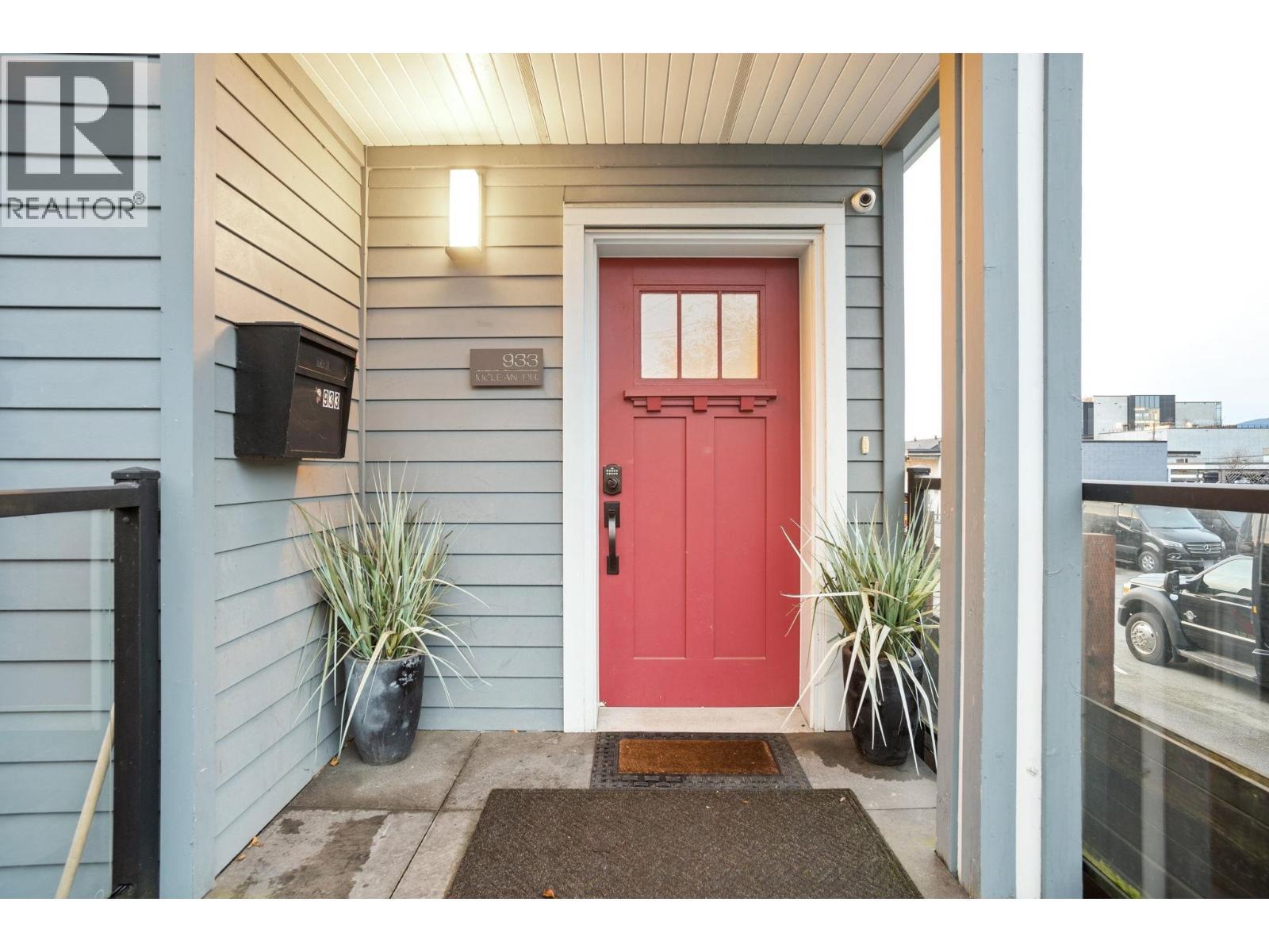 933 Mclean Drive, Vancouver, BC