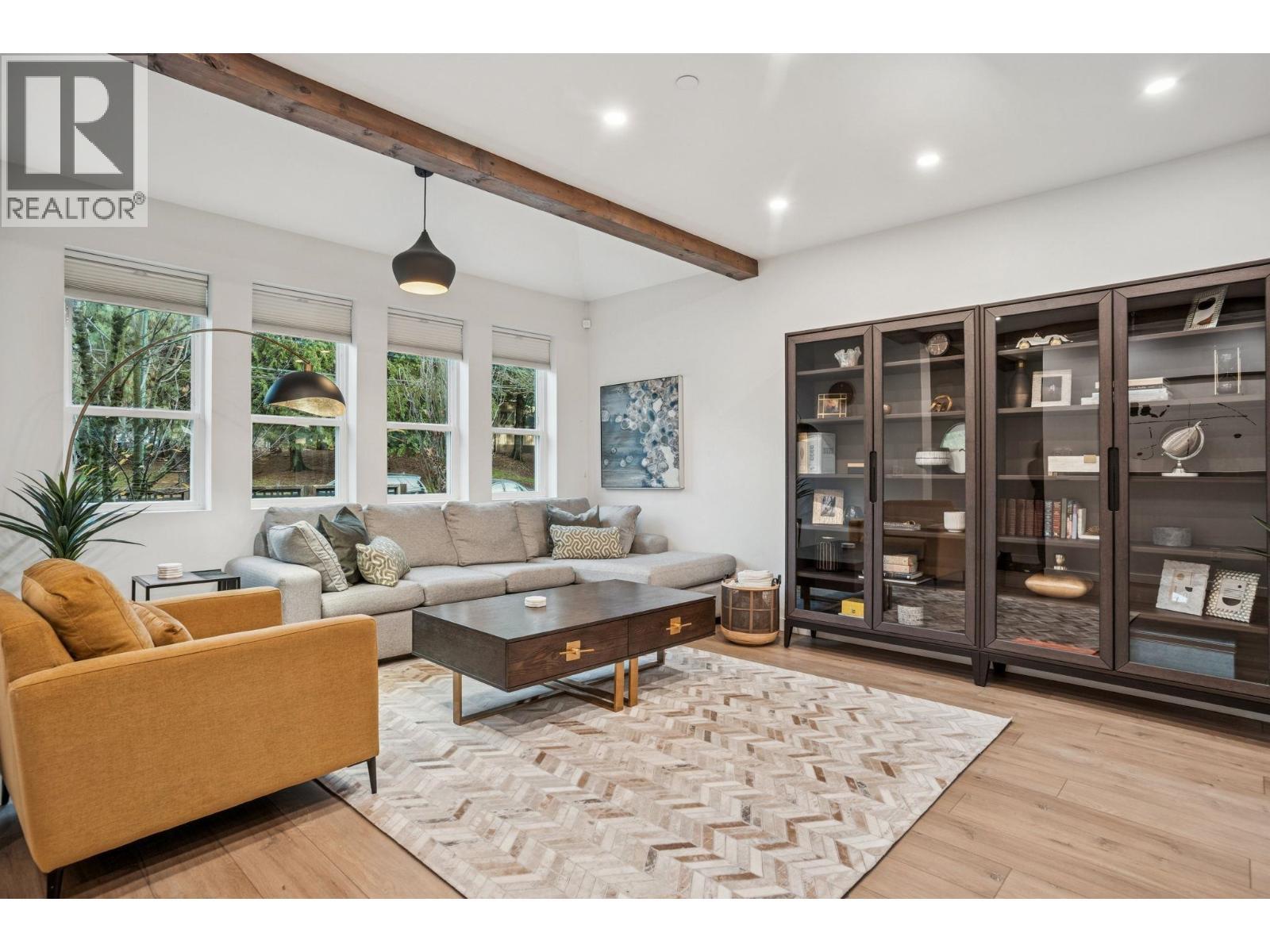 933 Mclean Drive, Vancouver, BC