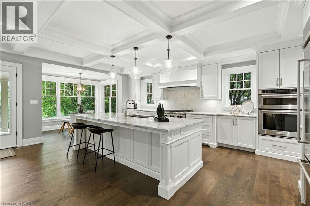 391 Patricia Drive, Burlington, ON - Indoor Photo Showing Kitchen With Upgraded Kitchen