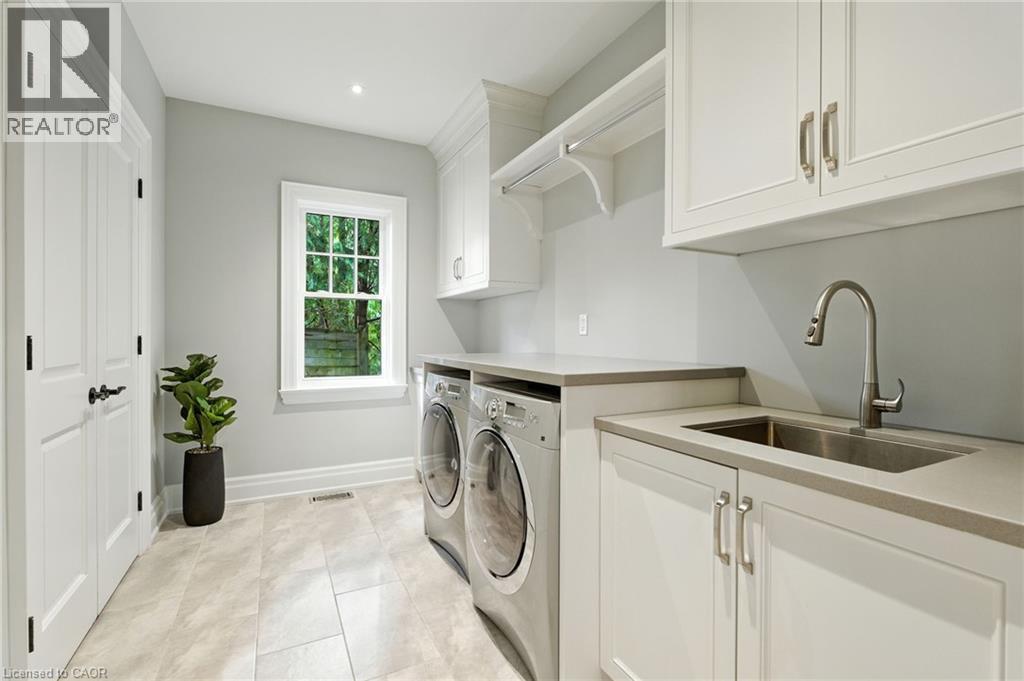 391 Patricia Drive, Burlington, ON - Indoor Photo Showing Laundry Room