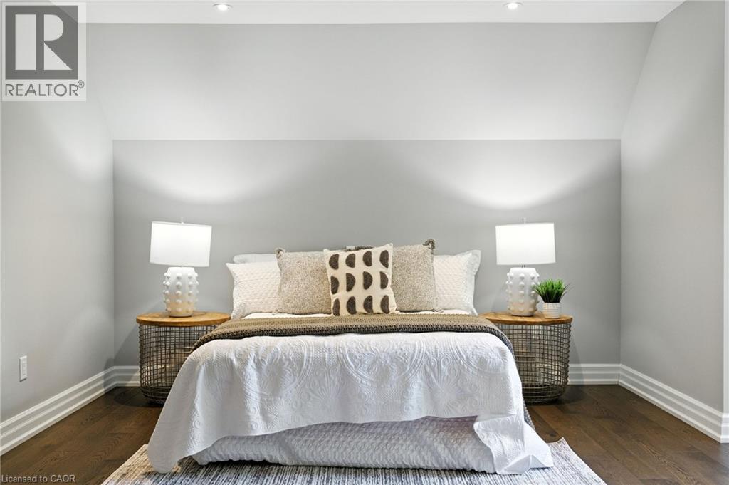 391 Patricia Drive, Burlington, ON - Indoor Photo Showing Bedroom