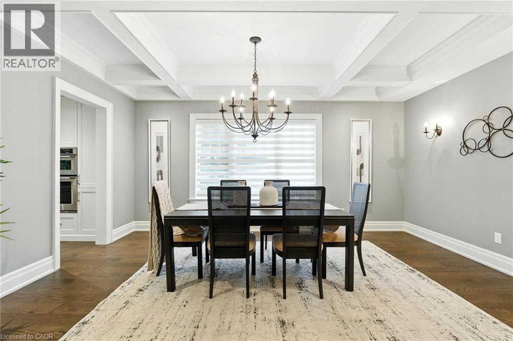 391 Patricia Drive, Burlington, ON - Indoor Photo Showing Dining Room