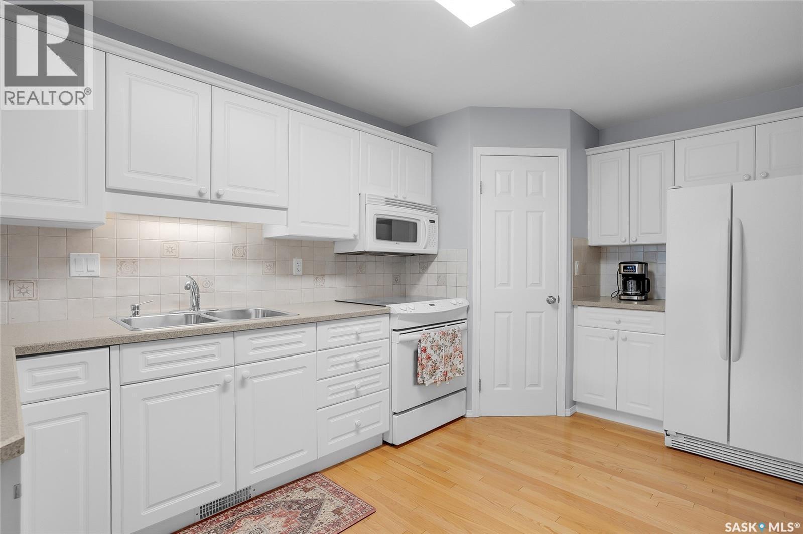 102A 425 Keevil Crescent, Saskatoon, SK - Indoor Photo Showing Kitchen With Double Sink