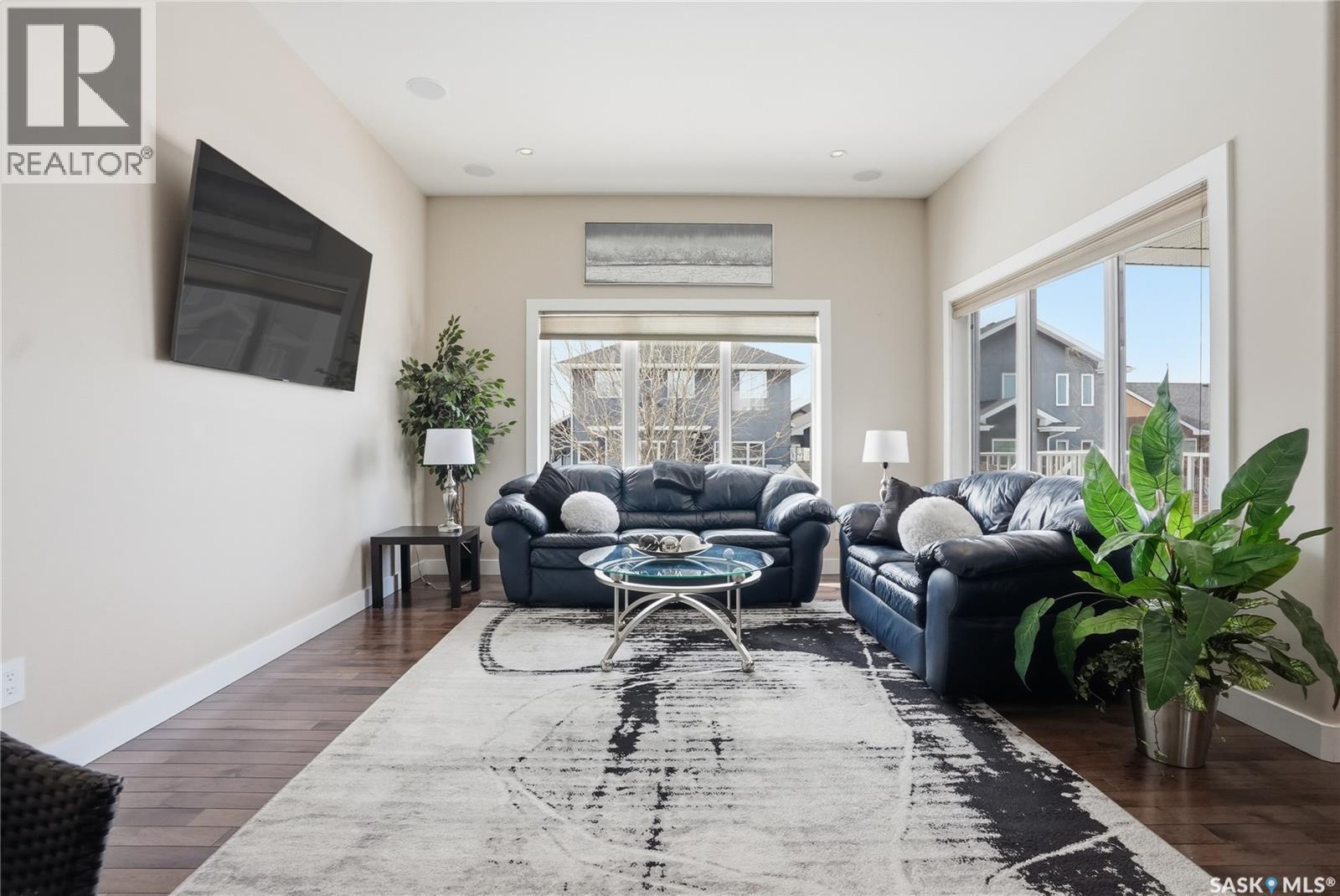 1807 Pohorecky Crescent, Saskatoon, SK - Indoor Photo Showing Living Room