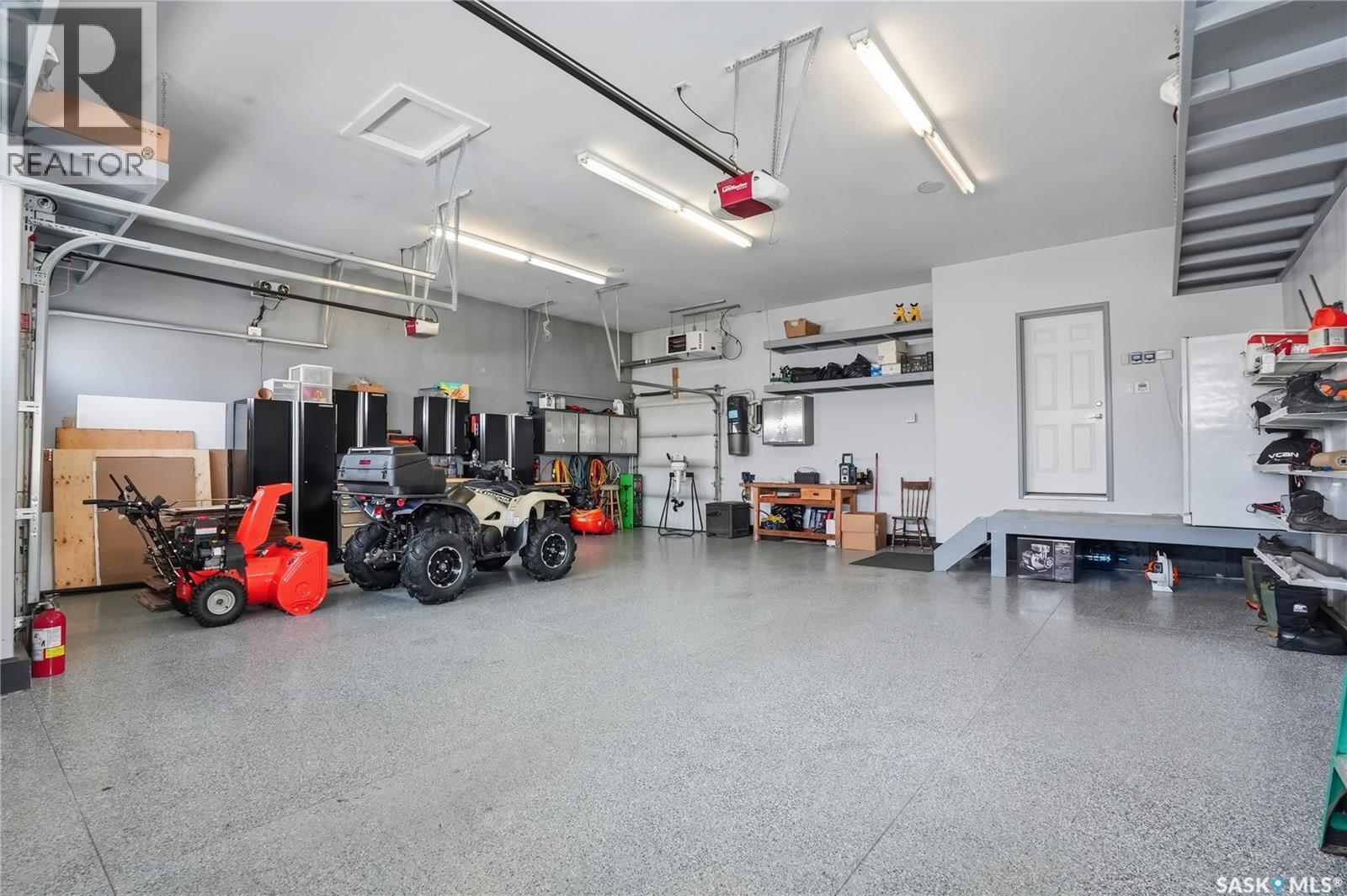 1807 Pohorecky Crescent, Saskatoon, SK - Indoor Photo Showing Garage
