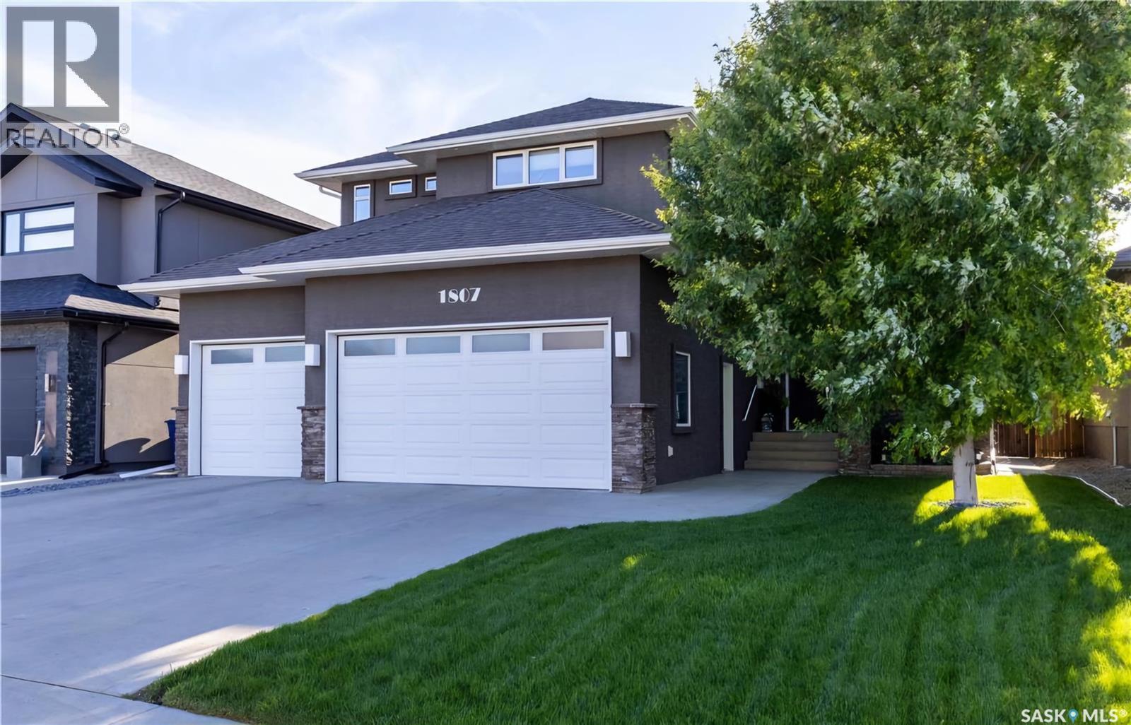 1807 Pohorecky Crescent, Saskatoon, SK - Outdoor