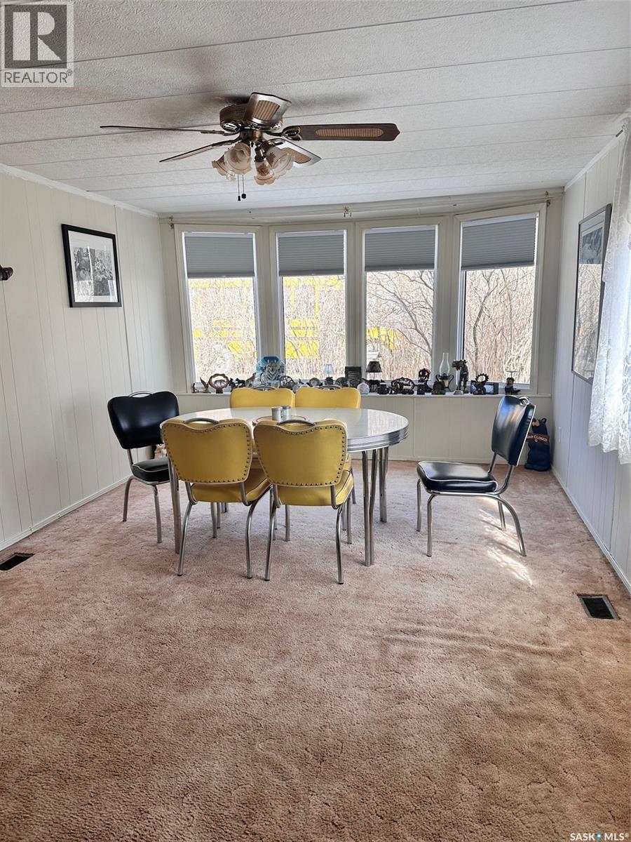 64 1St Avenue E, Leoville, SK - Indoor