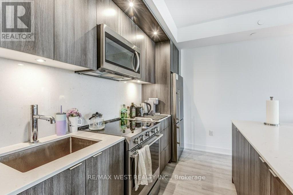 543 - 20 Inn On The Park Drive, Toronto, ON - Indoor Photo Showing Kitchen
