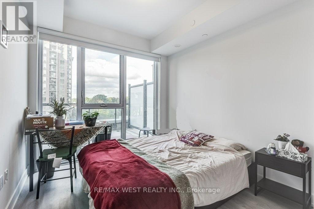 543 - 20 Inn On The Park Drive, Toronto, ON - Indoor Photo Showing Bedroom