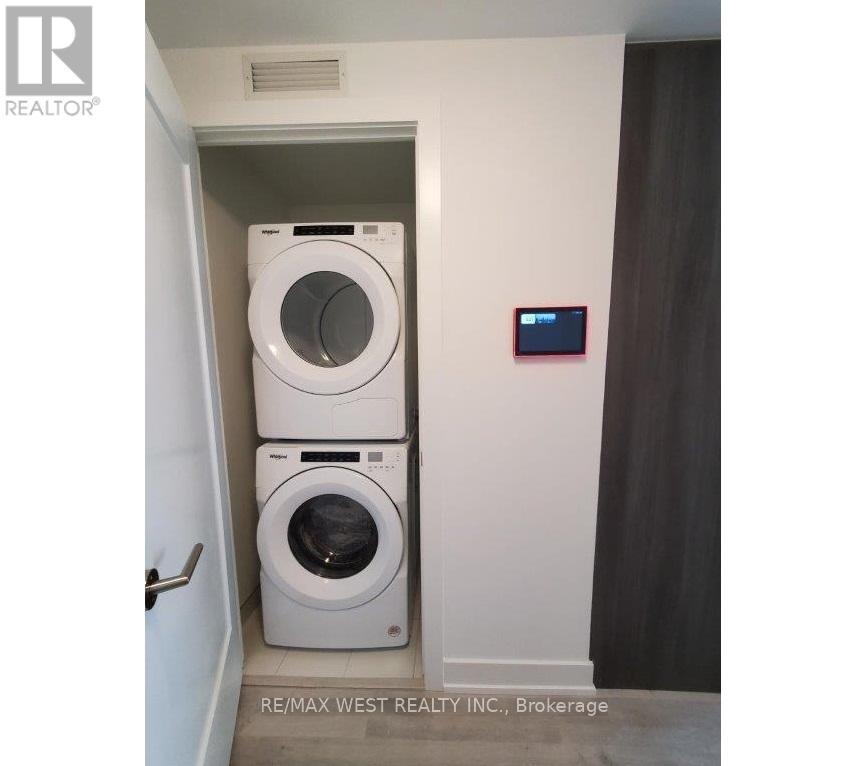 543 - 20 Inn On The Park Drive, Toronto, ON - Indoor Photo Showing Laundry Room