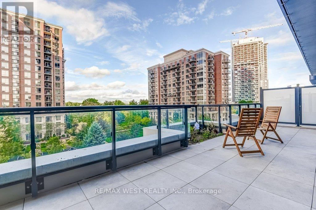 543 - 20 Inn On The Park Drive, Toronto, ON - Outdoor