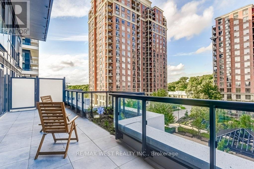 543 - 20 Inn On The Park Drive, Toronto, ON - Outdoor