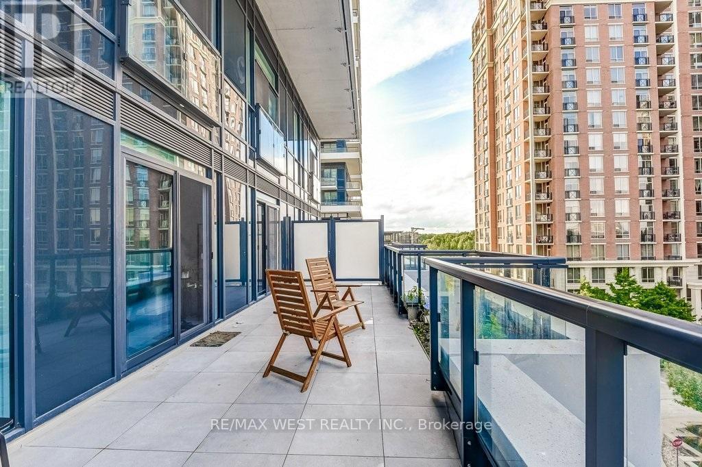 543 - 20 Inn On The Park Drive, Toronto, ON - Outdoor