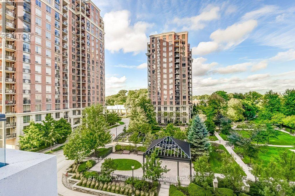 543 - 20 Inn On The Park Drive, Toronto, ON - Outdoor With Facade