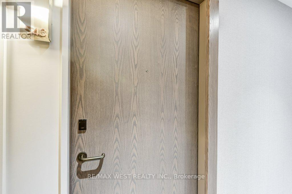 543 - 20 Inn On The Park Drive, Toronto, ON - Indoor
