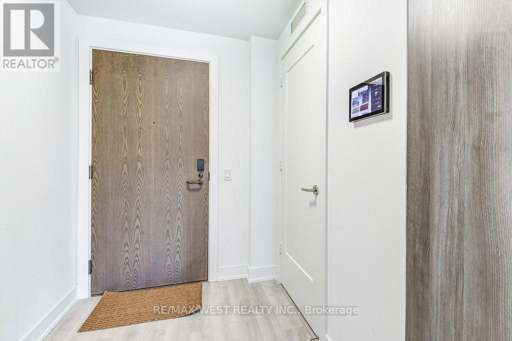 543 - 20 Inn On The Park Drive, Toronto, ON - Indoor Photo Showing Other Room