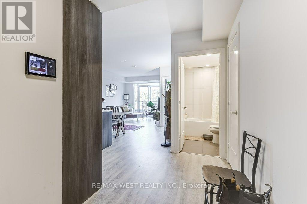 543 - 20 Inn On The Park Drive, Toronto, ON - Indoor