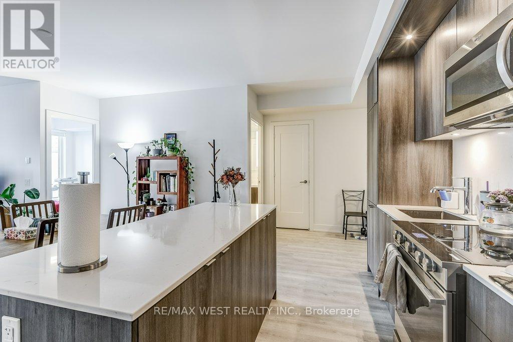 543 - 20 Inn On The Park Drive, Toronto, ON - Indoor Photo Showing Kitchen