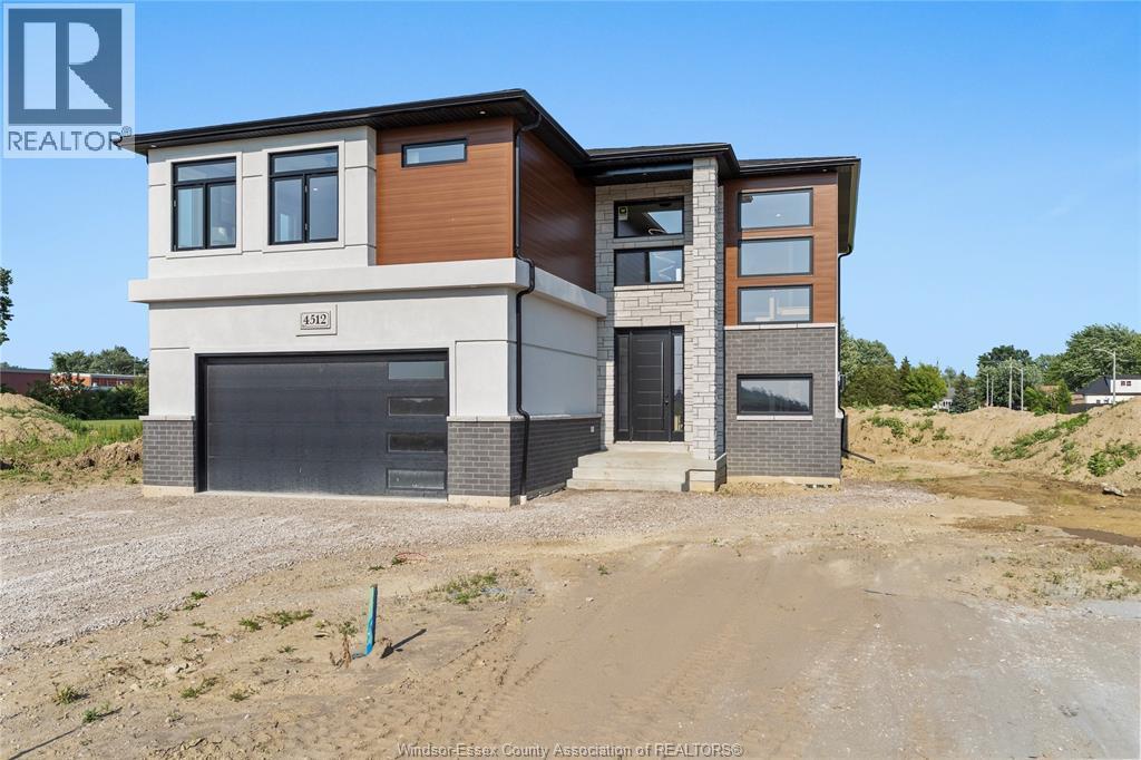 112 Bloomington, Chatham, ON - Outdoor