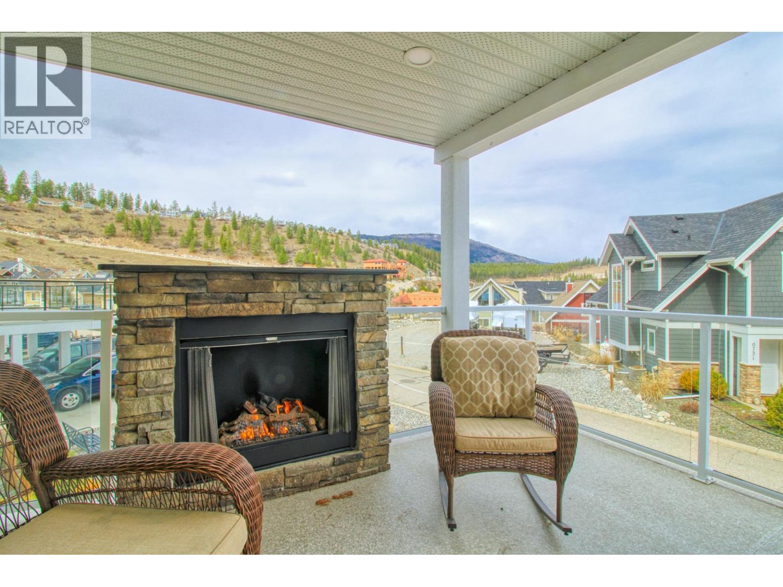 6746 Marbella Loop Unit# 304, Kelowna, BC - Indoor Photo Showing Living Room With Fireplace