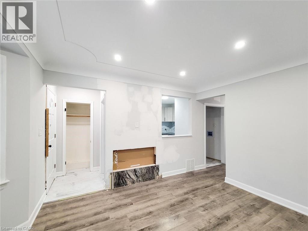 208 East 32Nd Street, Hamilton, ON - Indoor Photo Showing Other Room