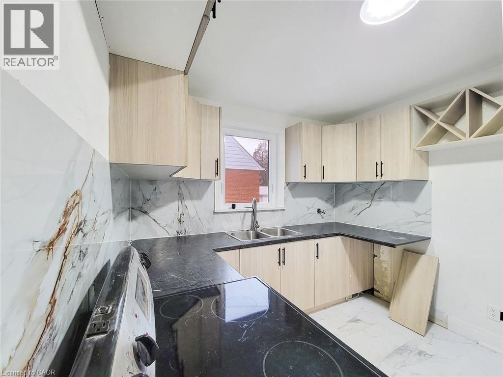 208 East 32Nd Street, Hamilton, ON - Indoor Photo Showing Kitchen With Double Sink