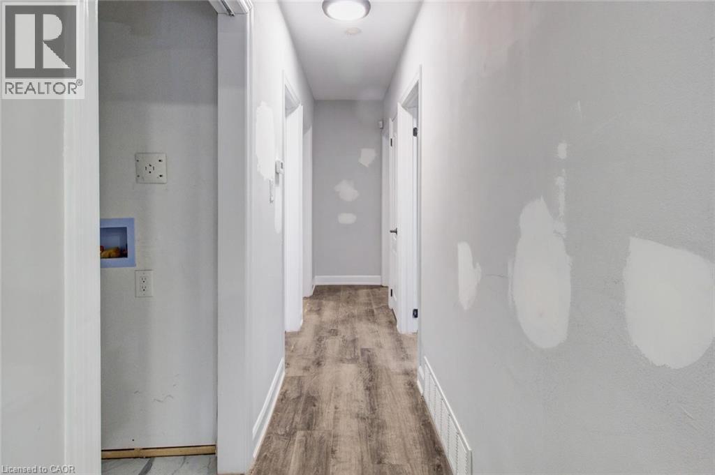 208 East 32Nd Street, Hamilton, ON - Indoor Photo Showing Other Room