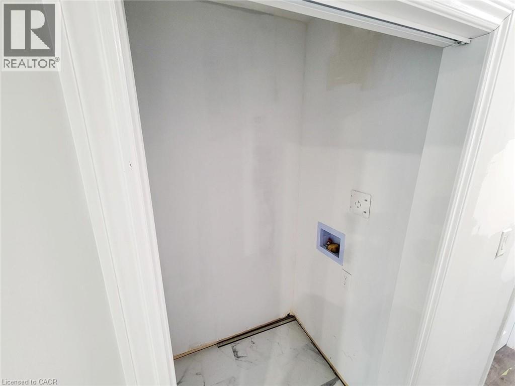 208 East 32Nd Street, Hamilton, ON - Indoor Photo Showing Other Room