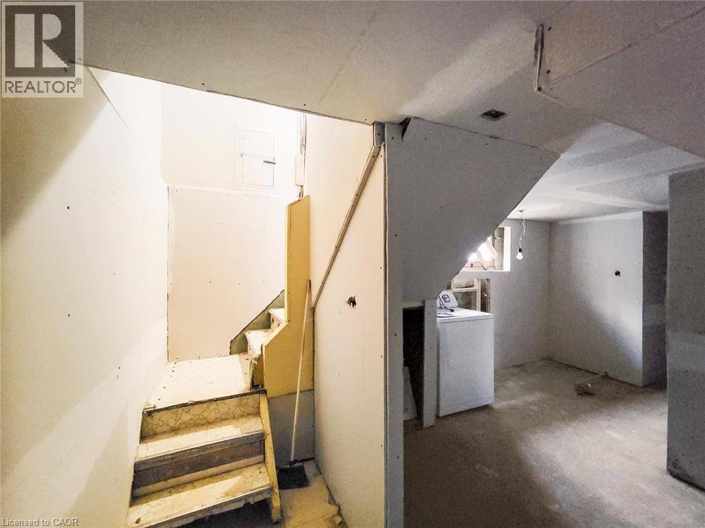 208 East 32Nd Street, Hamilton, ON - Indoor