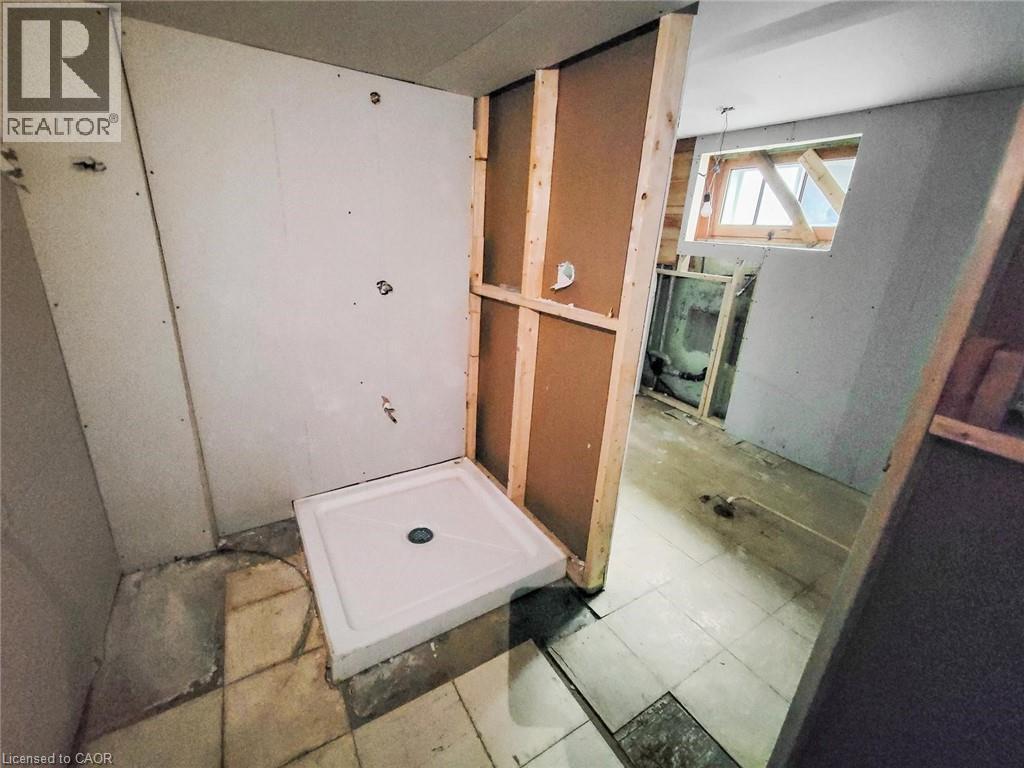 208 East 32Nd Street, Hamilton, ON - Indoor Photo Showing Other Room