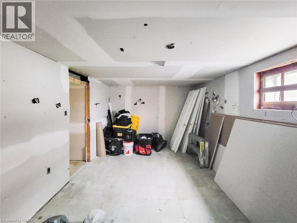 208 East 32Nd Street, Hamilton, ON - Indoor Photo Showing Other Room