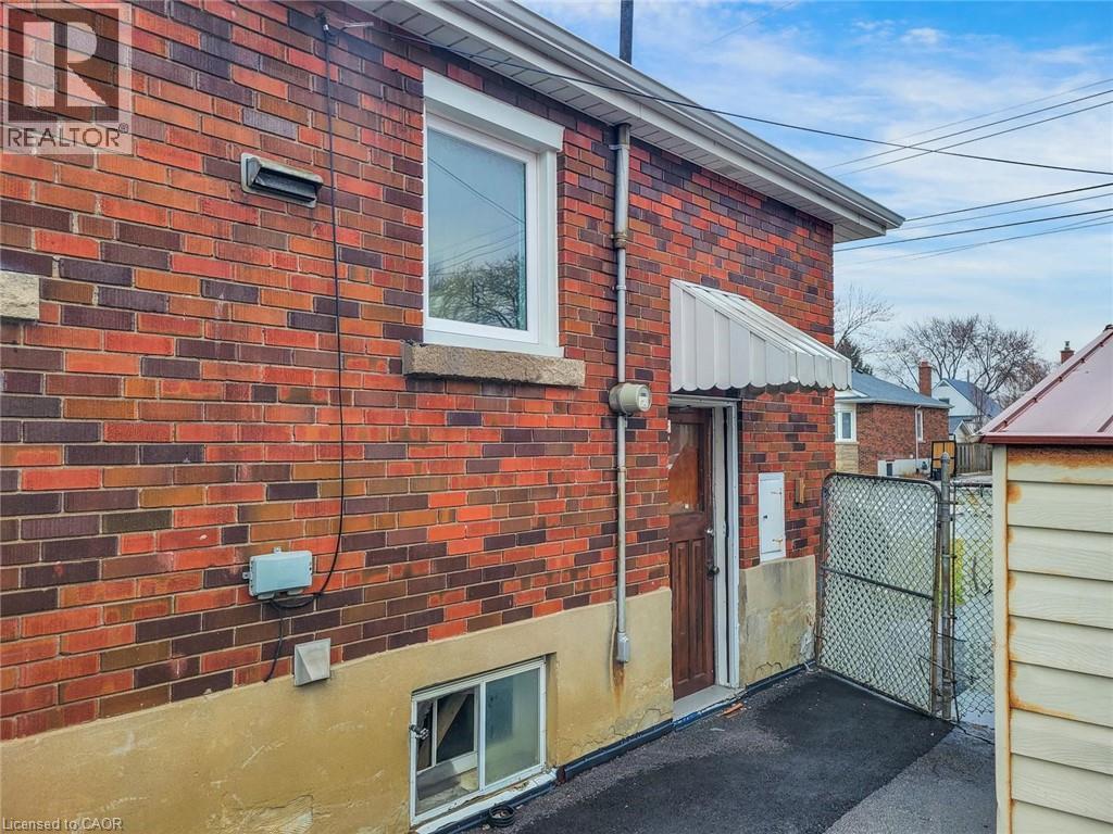 208 East 32Nd Street, Hamilton, ON - Outdoor With Exterior