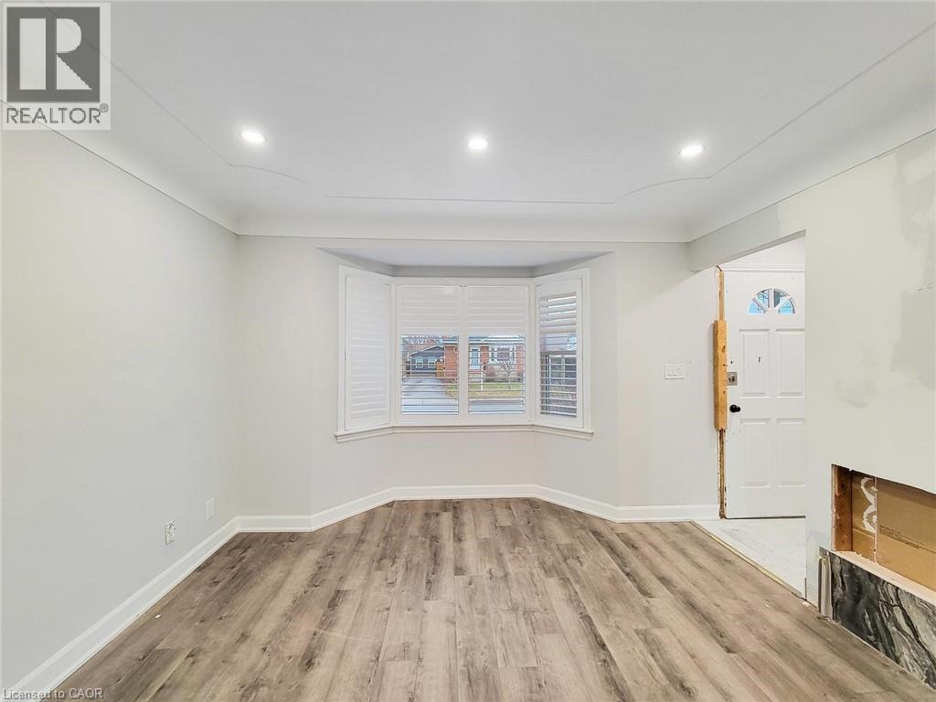 208 East 32Nd Street, Hamilton, ON - Indoor Photo Showing Other Room